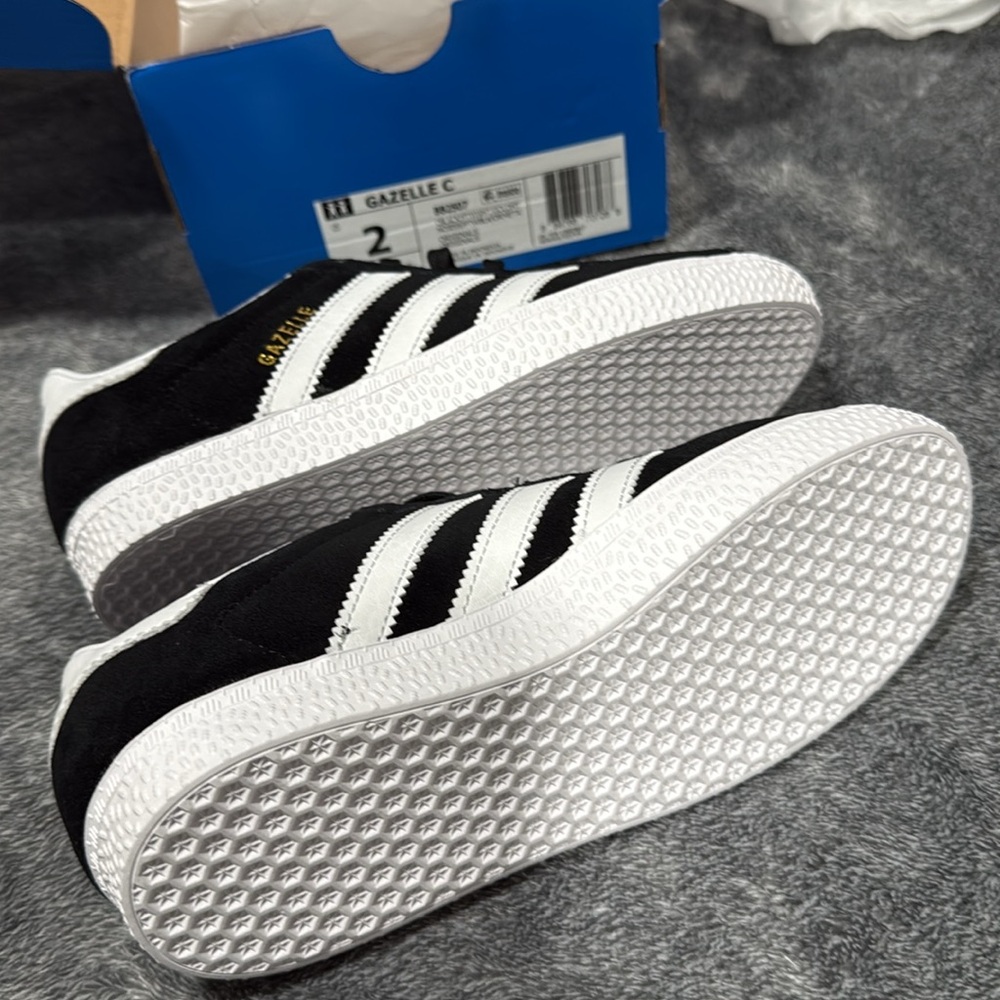 Adidas Gazelle Black and White Classic Sneakers - Picture 4 of 7